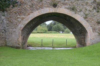 Round Arches Upstream, Pointed Arches Downstream